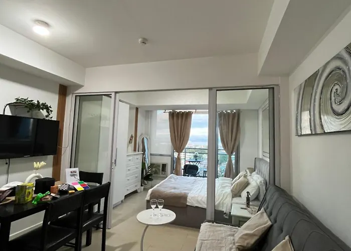 Cozy Corner By R&k Apartahotel Manila